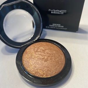 BNIB MAC GLOBAL GLOW mineralize skinfinish